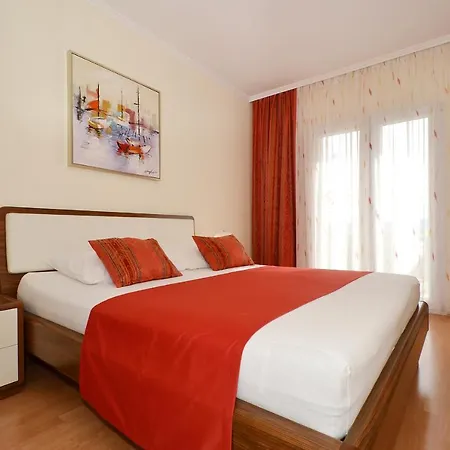 Fontana Apartment *